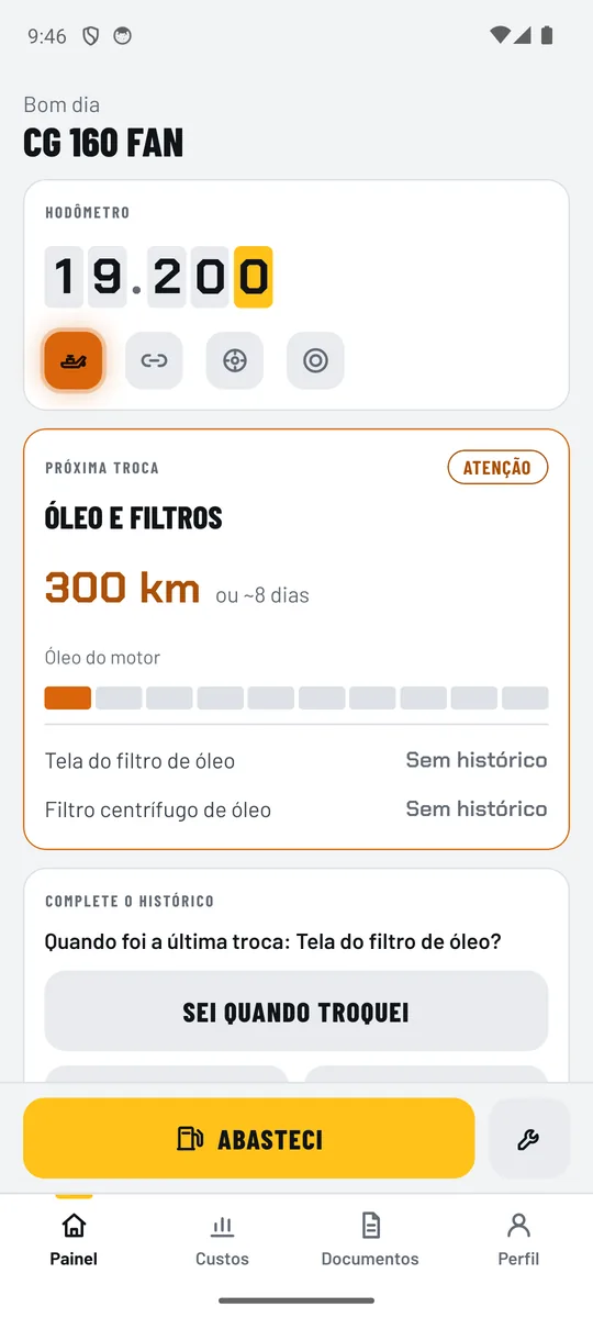 Painel do Bauleto: hodômetro em 19.200 km, as luzes de aviso e o cartão Óleo e filtros em atenção, faltando 300 km para a próxima troca.